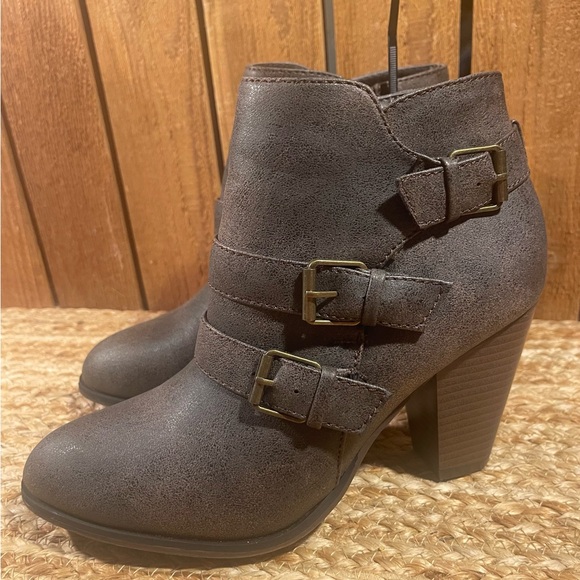 NWOB Forever Short Zip Up Brown/Black Boots Sz 8 - Picture 3 of 9